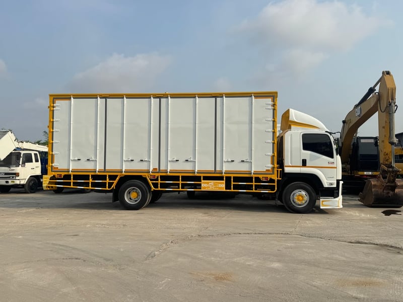 ISUZU FTR 240แรงม้า รถบรรทุก 6ล้อ ตู้แห้ง ปี2020