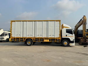 ISUZU FTR 240แรงม้า รถบรรทุก 6ล้อ ตู้แห้ง ปี2020