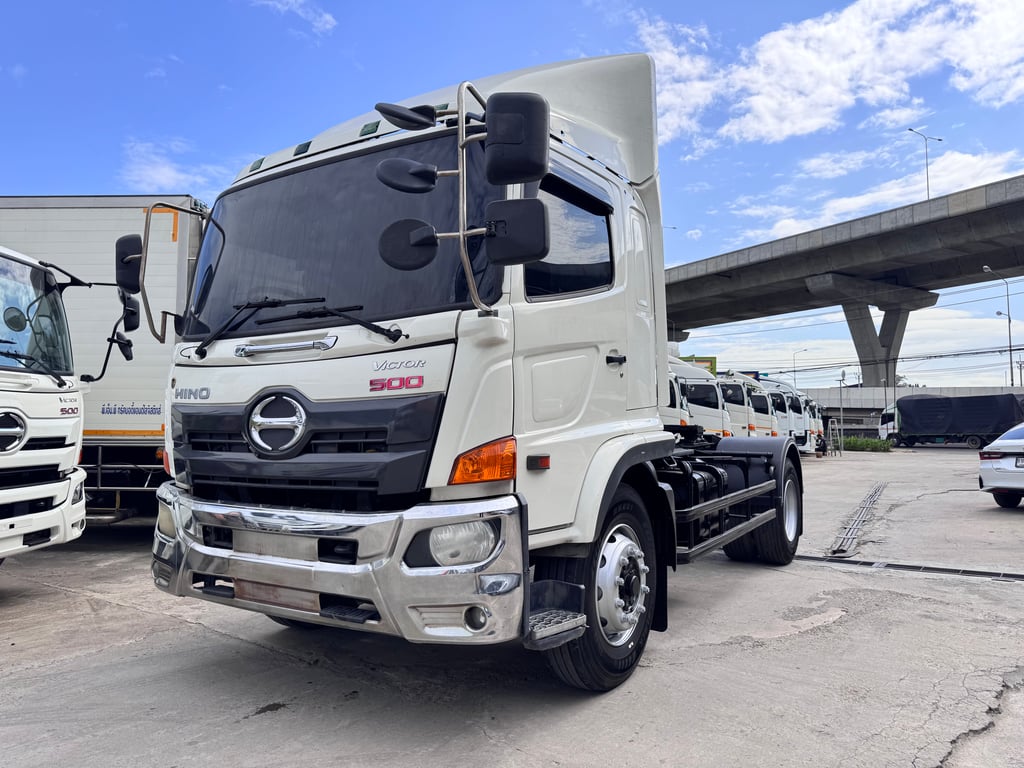 HINO FG 260แรงม้า รถบรรทุก 6ล้อ หัวลาก เฉพาะหัว ปี2017 HINO FG 260แรงม้า รถบรรทุก 6ล้อ หัวลาก เฉพาะหัว ปี2017