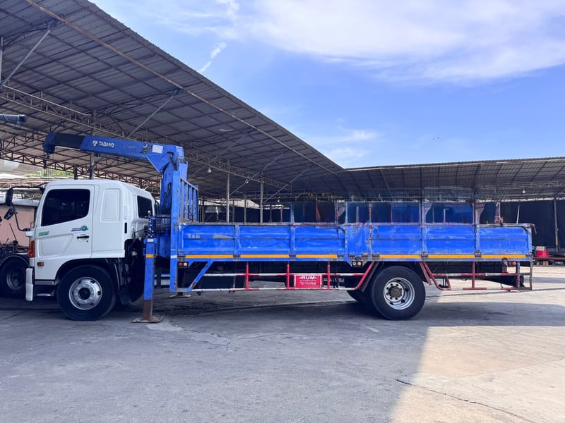 HINO FG 212แรงม้า รถบรรทุก 6ล้อ กระบะเหล็กติดเครน ปี2013 HINO FG 212แรงม้า รถบรรทุก 6ล้อ กระบะเหล็กติดเครน ปี2013