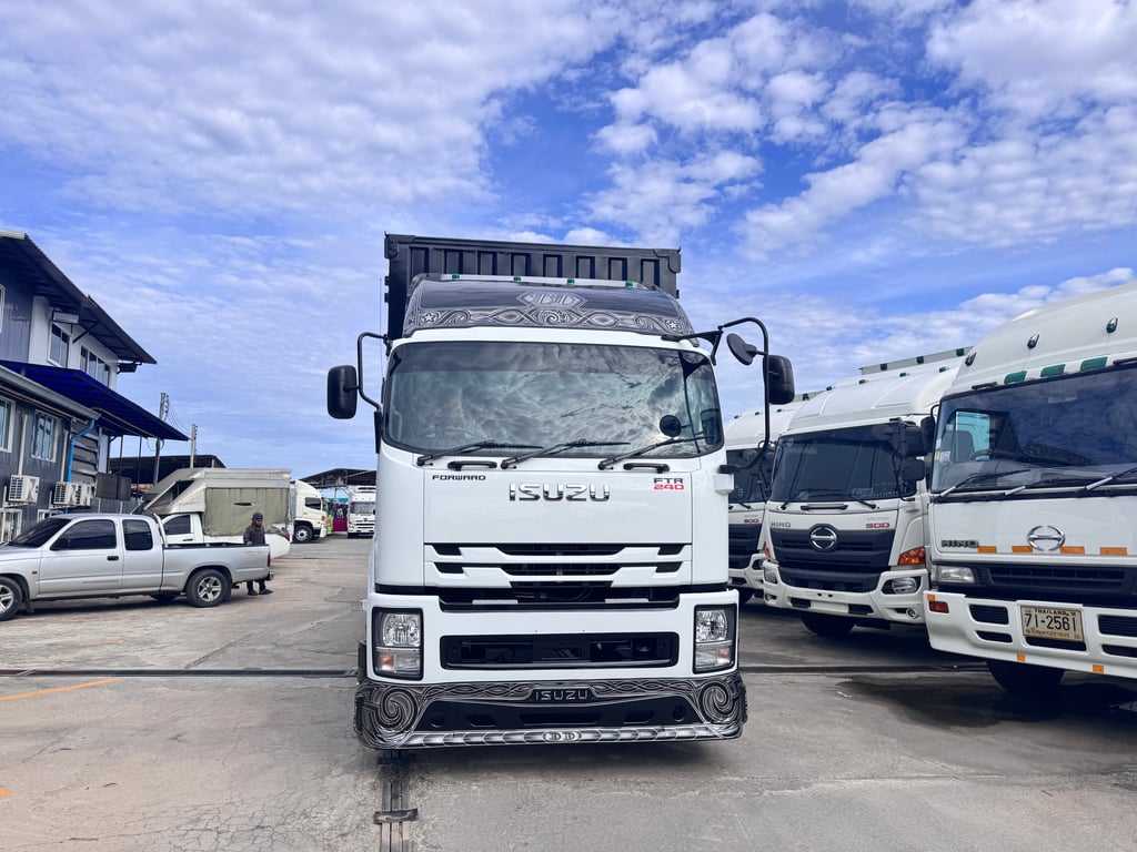 ISUZU FTR240 ปี61 เก็บงานรอบคัน ISUZU FTR240 ปี61 เก็บงานรอบคัน