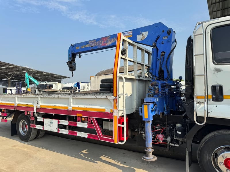 ISUZU FRR 210แรงม้า รถบรรทุก 6ล้อ กระบะเหล็กติดเครน ปี2017