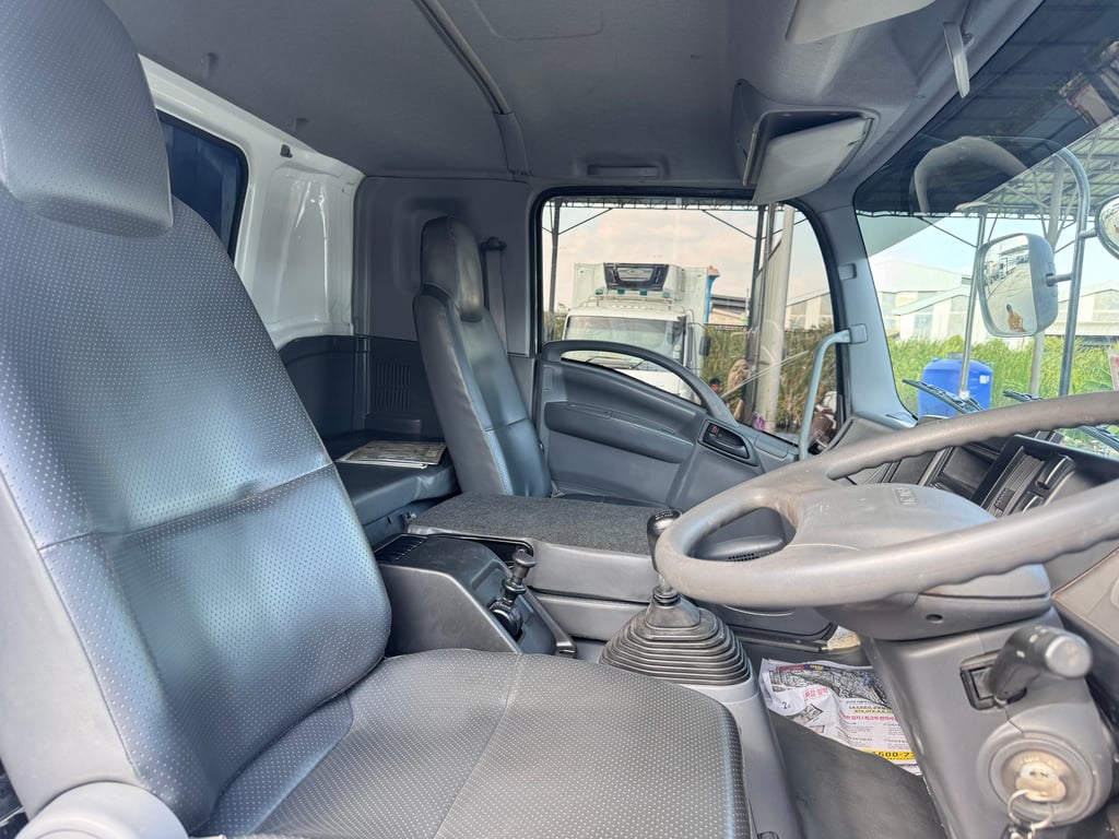 ISUZU FVM 240แรงม้า รถบรรทุก 10ล้อ ตู้แห้ง ปี2021