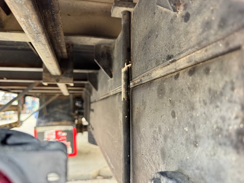 ISUZU FRR 210แรงม้า รถบรรทุก 6ล้อ กระบะเหล็กติดเครน ปี2017