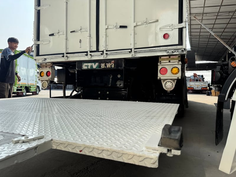 HINO FL 260แรงม้า รถบรรทุก 10ล้อ ตู้แห้ง ปี2017