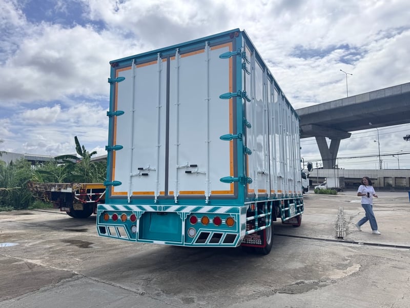 ISUZU FRR 190แรงม้า รถบรรทุก 6ล้อ ตู้แห้ง ปี2019