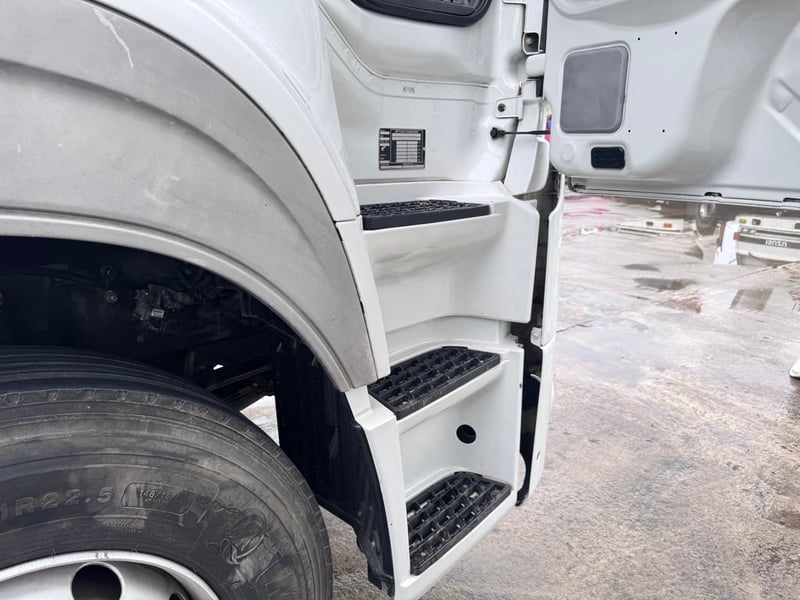 NISSAN UD GWE 390แรงม้า รถบรรทุก หัวลาก 10ล้อ หัวลาก เฉพาะหัว ปี2020