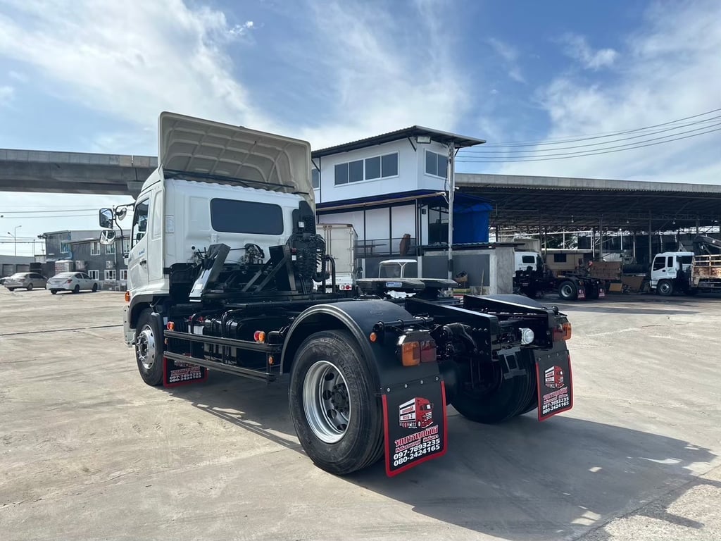 HINO FG 260แรงม้า รถบรรทุก 6ล้อ หัวลาก เฉพาะหัว ปี2017 HINO FG 260แรงม้า รถบรรทุก 6ล้อ หัวลาก เฉพาะหัว ปี2017