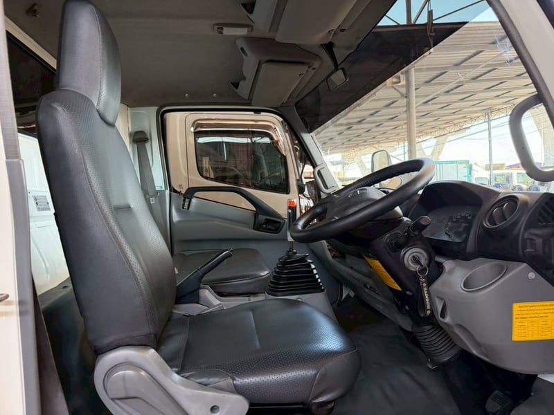 HINO XZU 150แรงม้า รถบรรทุก 6ล้อ ตู้เย็น ปี2016