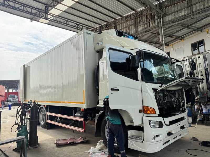 HINO FL 260แรงม้า รถบรรทุก 10ล้อ ตู้เย็น ปี2017