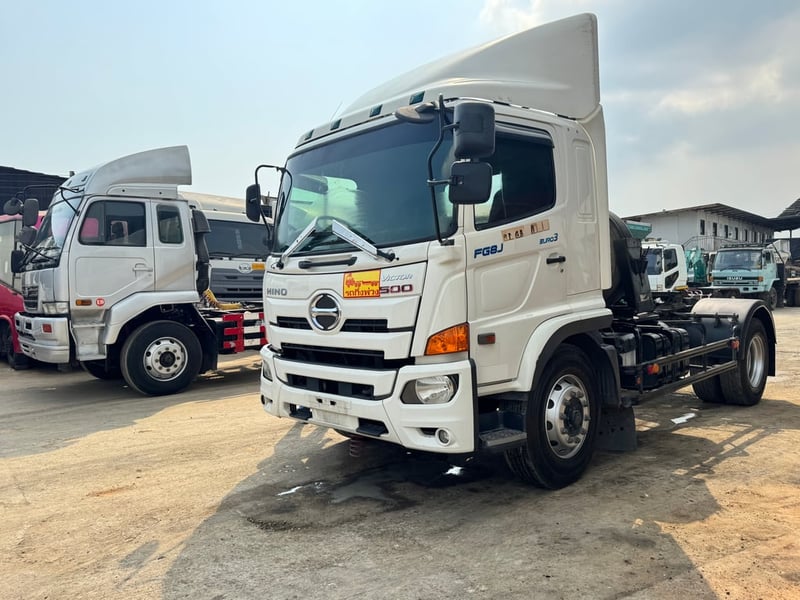 HINO FG 260แรงม้า รถบรรทุก 6ล้อ หัวลาก เฉพาะหัว ปี2018