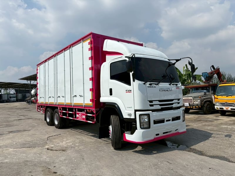 ISUZU FVM 240แรงม้า รถบรรทุก 10ล้อ ตู้แห้ง ปี2018