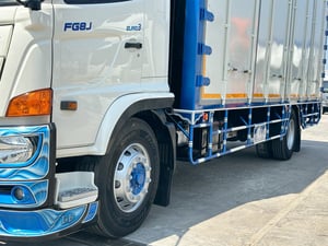 HINO FG 240แรงม้า รถบรรทุก 6ล้อ ตู้แห้ง ปี2016