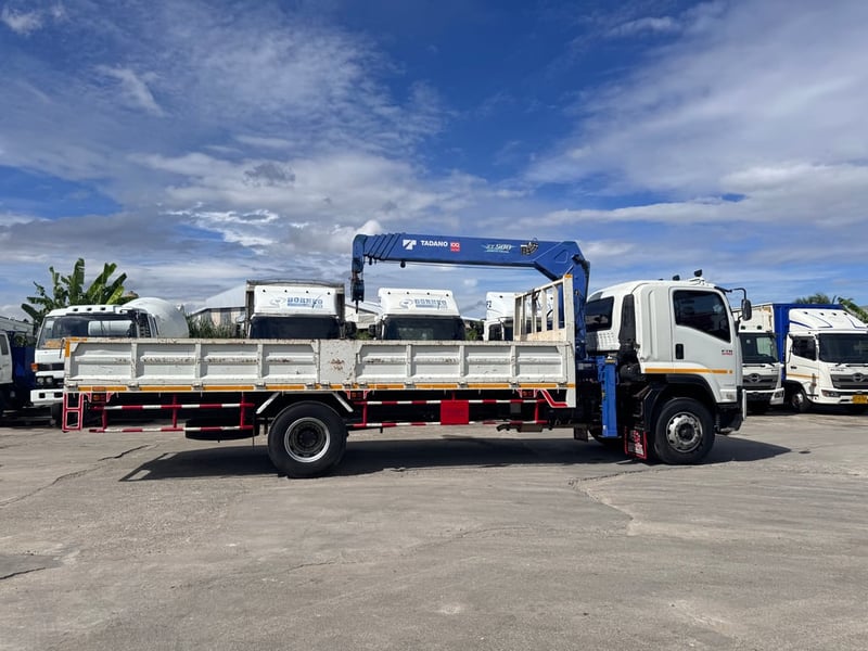 ISUZU FTR 240แรงม้า รถบรรทุก 6ล้อ กระบะเหล็กติดเครน ปี2019