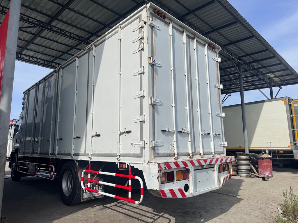ISUZU FTR 240แรงม้า รถบรรทุก 6ล้อ ตู้แห้ง ปี2017 ISUZU FTR 240แรงม้า รถบรรทุก 6ล้อ ตู้แห้ง ปี2017