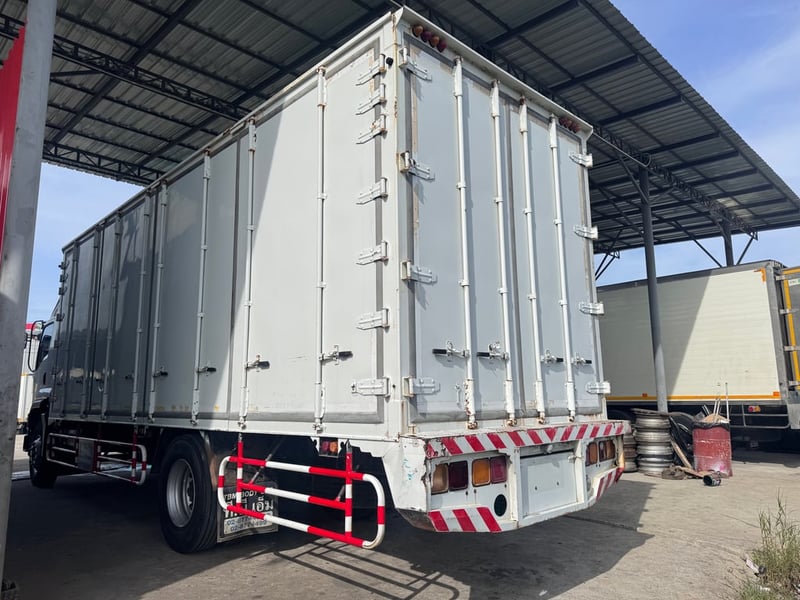 ISUZU FTR 240แรงม้า รถบรรทุก 6ล้อ ตู้แห้ง ปี2017 ISUZU FTR 240แรงม้า รถบรรทุก 6ล้อ ตู้แห้ง ปี2017