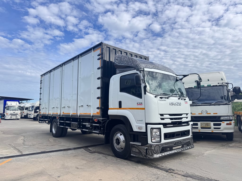 ISUZU FTR240 ปี61 เก็บงานรอบคัน ISUZU FTR240 ปี61 เก็บงานรอบคัน