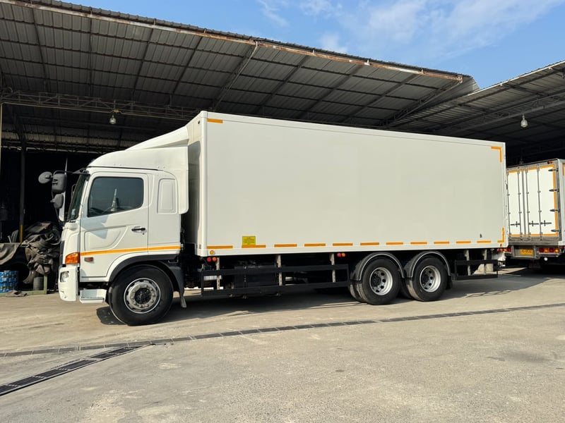 HINO FL 260แรงม้า รถบรรทุก 10ล้อ ตู้แห้ง ปี2017