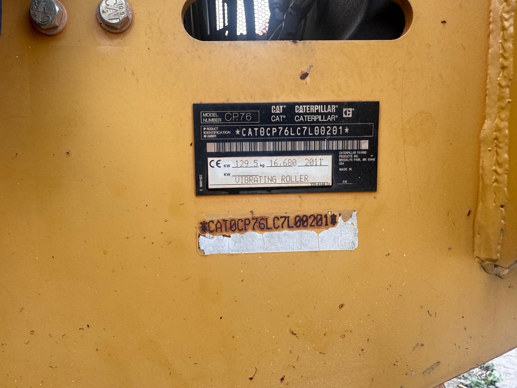 รถบดถนน CAT CP76 ปี64