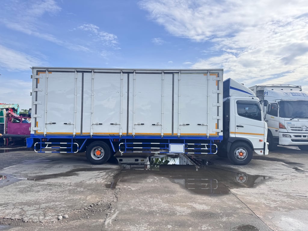 HINO FC 210แรงม้า รถบรรทุก 6ล้อ ตู้แห้ง ปี2021 HINO FC 210แรงม้า รถบรรทุก 6ล้อ ตู้แห้ง ปี2021