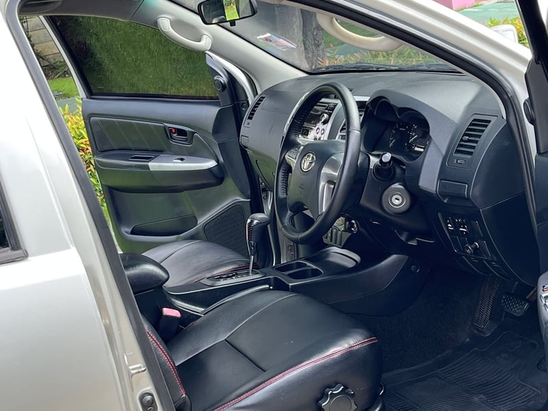 Toyota HiluxVigo 2.5 E prerunner 4 ประตู