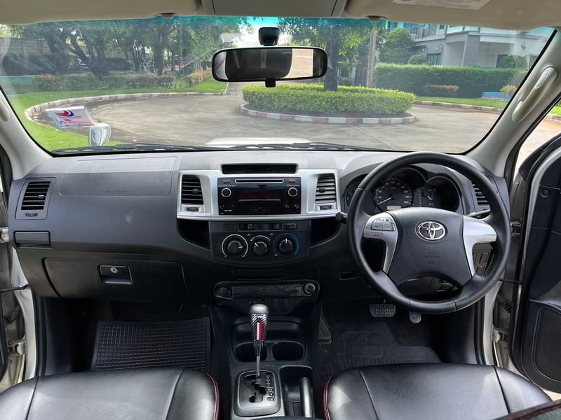 Toyota HiluxVigo 2.5 E prerunner 4 ประตู
