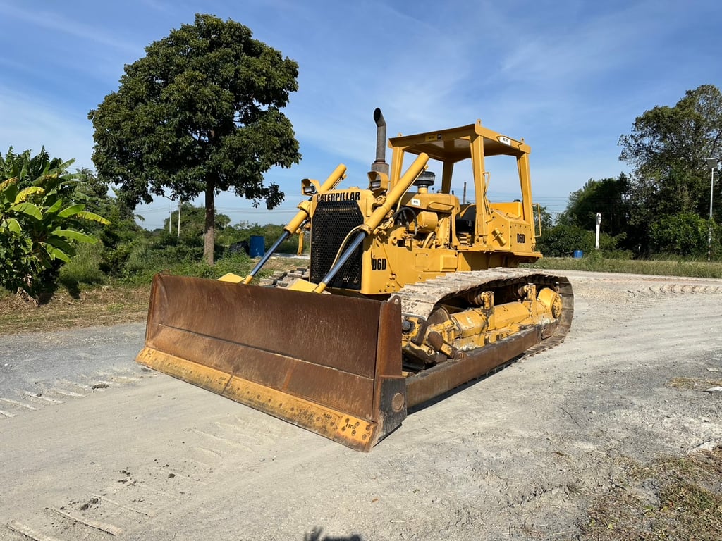 CAT. D6D. สภาพเก่านอก 2 ปี เกียร์ ทอร์ โซ่นำ้มัน 880,000 เครื่องดี เกียร์แรง ระเลี้ยวแรง เอกสาร อินวอย รถอยู่นครปฐม โทร 0626426323 CAT. D6D. สภาพเก่านอก 2 ปี เกียร์ ทอร์ โซ่นำ้มัน 880,000 เครื่องดี เกียร์แรง ระเลี้ยวแรง เอกสาร อินวอย รถอยู่นครปฐม โทร 0626426323
