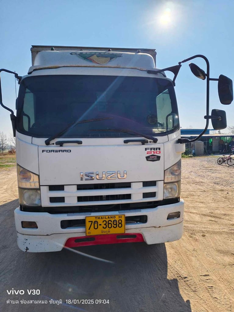 ISUZU FRR 210แรงม้า รถบรรทุก 6ล้อ ตู้แห้ง ปี2011 เลขไมล์น้อยกว่า 500,000 กม. ISUZU FRR 210แรงม้า รถบรรทุก 6ล้อ ตู้แห้ง ปี2011 เลขไมล์น้อยกว่า 500,000 กม.