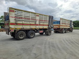 HINO FM 380แรงม้า รถบรรทุก 10ล้อ พ่วงแม่ลูก ปี2013 เลขไมล์น้อยกว่า 500,000 กม. HINO FM 380แรงม้า รถบรรทุก 10ล้อ พ่วงแม่ลูก ปี2013 เลขไมล์น้อยกว่า 500,000 กม.