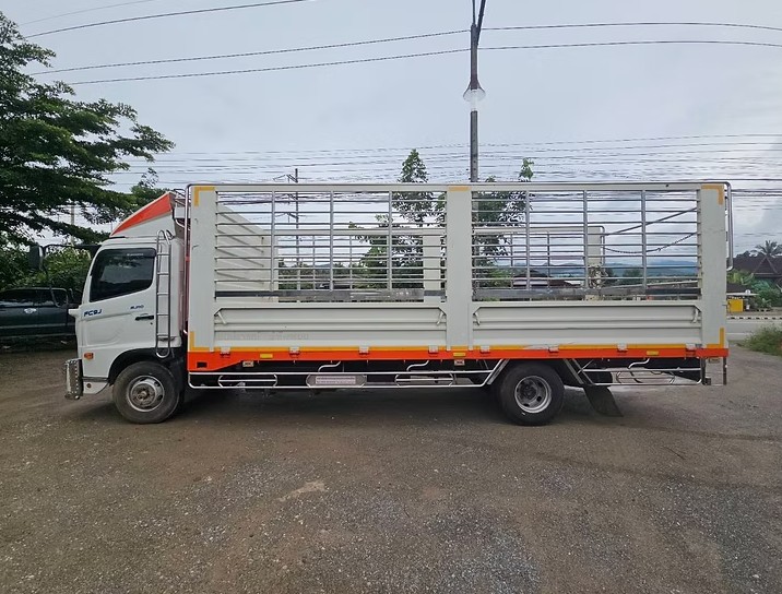 HINO FC 210แรงม้า รถบรรทุก 6ล้อ กระบะเหล็ก ปี2022 เลขไมล์น้อยกว่า 500,000 กม. HINO FC 210แรงม้า รถบรรทุก 6ล้อ กระบะเหล็ก ปี2022 เลขไมล์น้อยกว่า 500,000 กม.