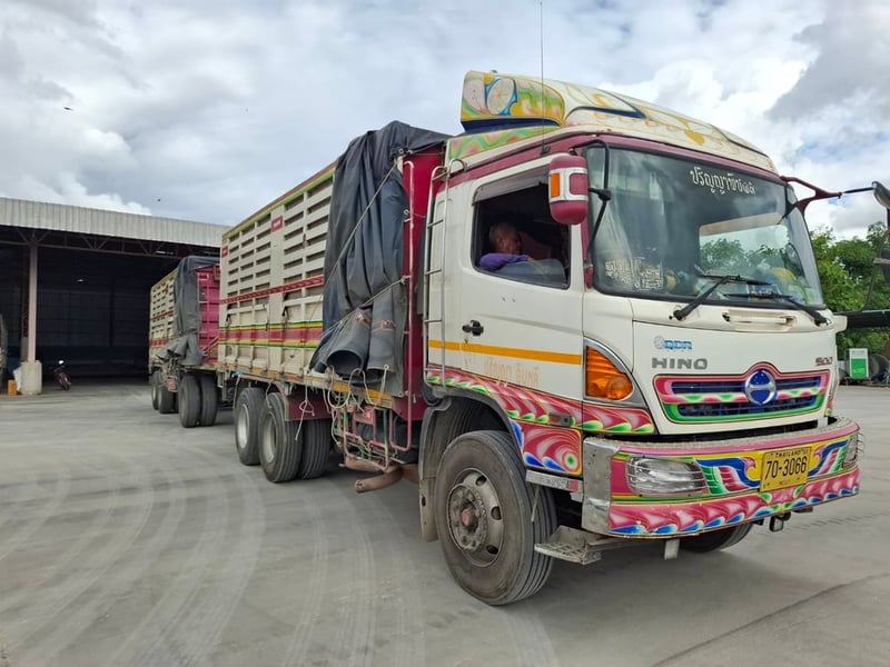 HINO FM 380แรงม้า รถบรรทุก 10ล้อ พ่วงแม่ลูก ปี2013 เลขไมล์น้อยกว่า 500,000 กม. HINO FM 380แรงม้า รถบรรทุก 10ล้อ พ่วงแม่ลูก ปี2013 เลขไมล์น้อยกว่า 500,000 กม.