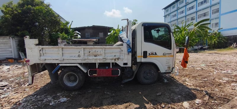 ISUZU NMR 130แรงม้า รถบรรทุก 6ล้อ ดั้มพ์ ปี2015 เลขไมล์น้อยกว่า 500,000 กม.