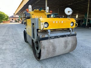 รถบดล้อหน้าเหลักล้อหลังยาง SAKAI  TG25 ขนาด 2.5 ตัน รถเก่านอกนำเข้า  ติดต่อ   Line  jiraroj2909