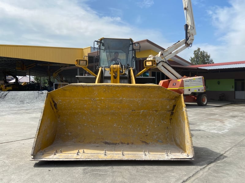 รถตักล้อยาง KOMATSU WA380-6 บุ้งกี๋ 3.4 คิว รถเก่านอกนำเข้า ติดต่อ Line jiraroj2909