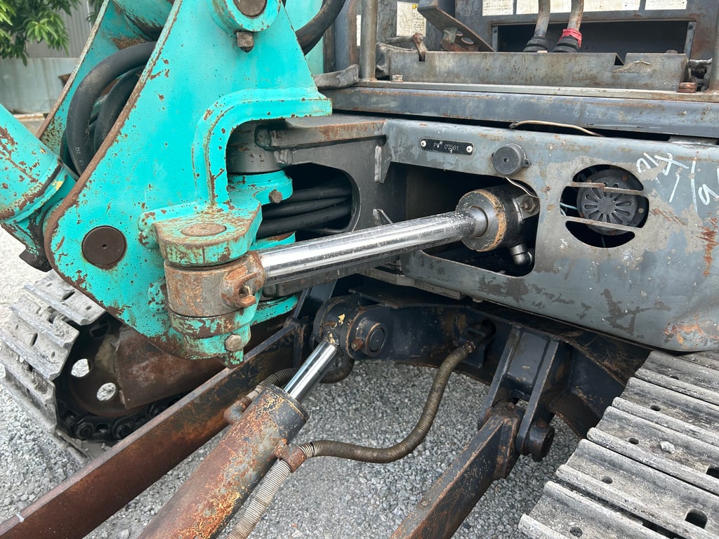 รถแบคโฮ KOBELCO SK30SR ขนาด 3 ตัน รถเก่านอกนำเข้า ติดต่อ Line: jiraroj2909