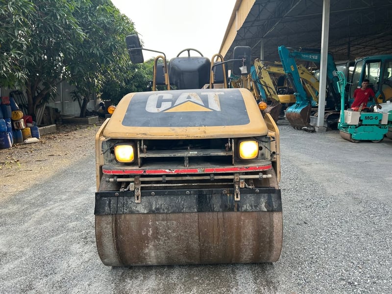 รถบดล้อหน้าเหล็กล้อหลังยาง CAT CB-335D ขนาด 4 ตัน รถเก่านอกนำเข้า  ติดต่อ   Line  jiraroj2909