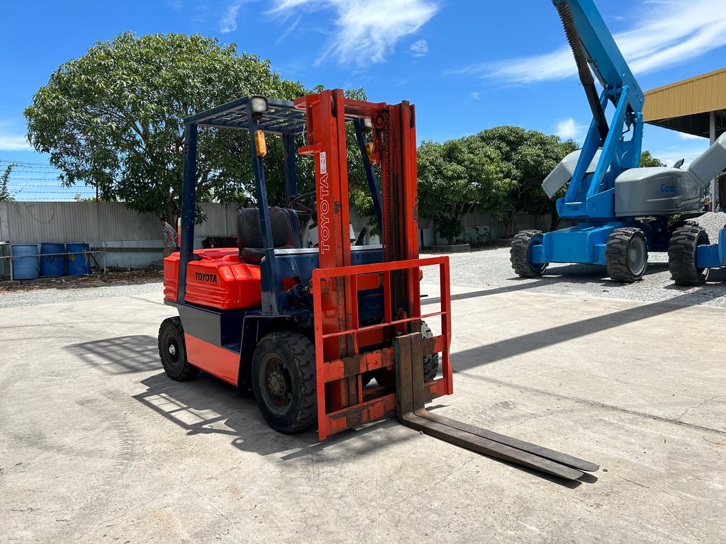 รถฟอร์คลิฟท์ TOYOTA 5FD25 ยก 2.5 ตัน ยกสูง 3เมตร รถเก่านอกนำเข้า ติดต่อ Line jiraroj2909 รถฟอร์คลิฟท์ TOYOTA 5FD25 ยก 2.5 ตัน ยกสูง 3เมตร รถเก่านอกนำเข้า ติดต่อ Line jiraroj2909