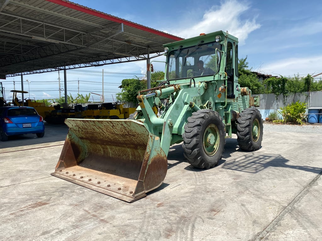 รถตักล้อยาง KOMATSU  JH63-2   บุ้งกี๋ 1.6 คิว  รถเก่านอกนำเข้า    ติดต่อ Line  jiraroj2909