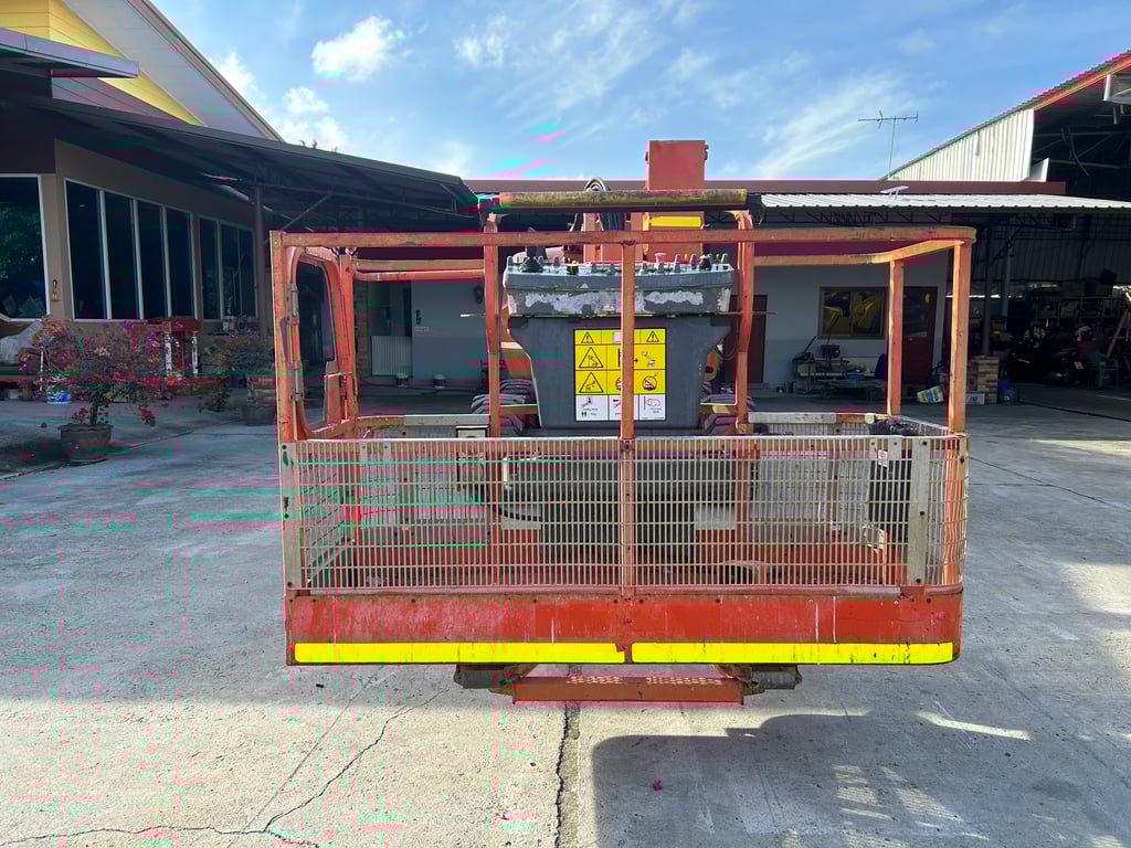 ขายรถกระเช้าบูม JLG รุ่น 450AJ ความสูง 13.7 เมตร รถเก่านอก ติดต่อ Line jiraroj2909