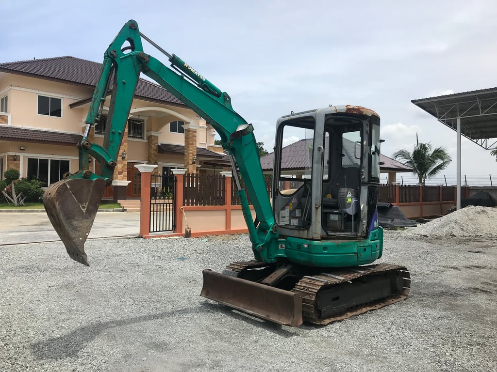 รถแบคโฮ  KOMATSU  PC30MR-1 ขนาด 3ตัน  รถเก่านอกนำเข้า   Line jiraroj2909