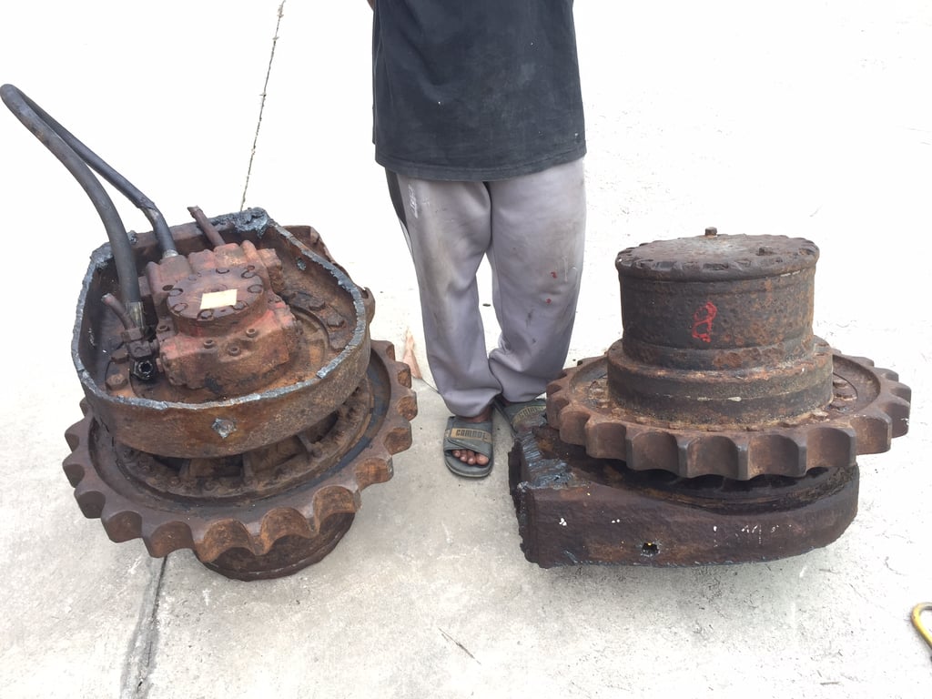 มอเตอร์ตัวเดิน KOBELCO  SK200-2 มือสองญี่ปุ่น ตัดบอดี้มา ติดต่อ Line jiraroj2909