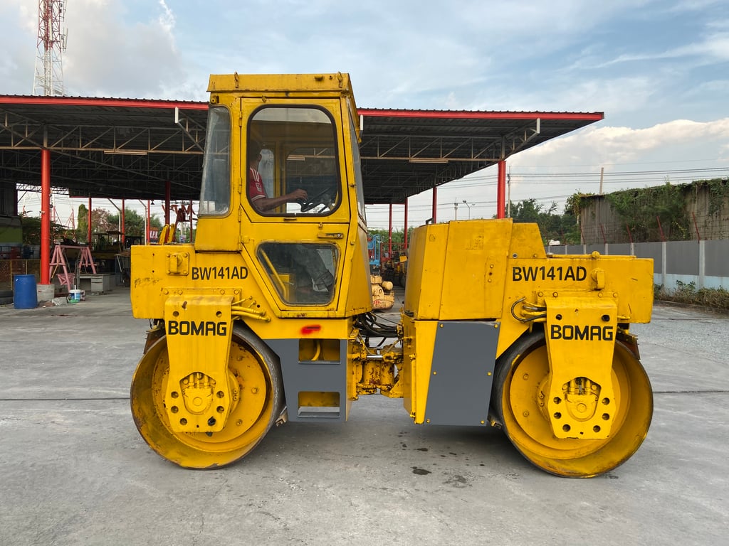 รถบดล้อเหล็ก BOMAG BW141AD ขนาด 7 ตัน รถเก่านอกนำเข้า ติดต่อ Line jiraroj2909 รถบดล้อเหล็ก BOMAG BW141AD ขนาด 7 ตัน รถเก่านอกนำเข้า ติดต่อ Line jiraroj2909