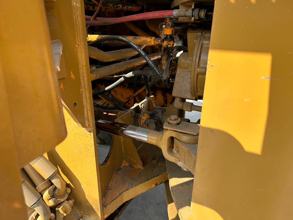 รถตักล้อยาง KOMATSU  530 เทียบเท่า WA300 บุ้งกี๋ 2.3 คิว ยกสูง 3.6 ม. รถเก่านอกนำเข้า ติดต่อ Line jiraroj2909