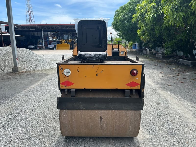 รถบด BOMAG BW102AC ขนาด 2.5 ตัน รถเก่านอกนำเข้า   ติดต่อ Line  jiraroj2909