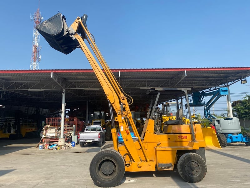 รถตักล้อยาง TCM  SD25  แขนยกสูง 4.4 เมตร รถเก่านอกนำเข้า ติดต่อ  Line jiraroj2909