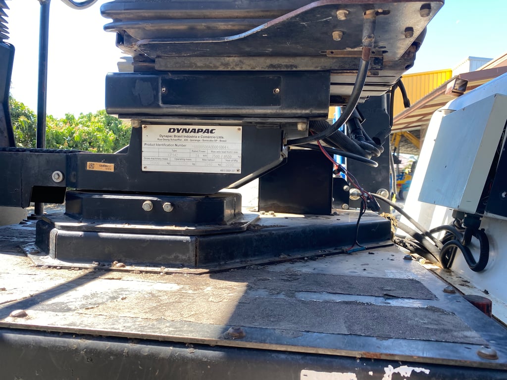 รถบดล้อยาง 9ล้อ  DYNAPAC  CP142 รถเก่านอกนำเข้า    ติดต่อ  Line jiraroj2909