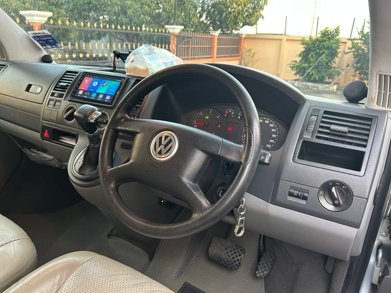 ปี 2005 รถตู้ Volkswagen Caravelle 2.5 TDi รถบ้าน เจ้าของขายเอง