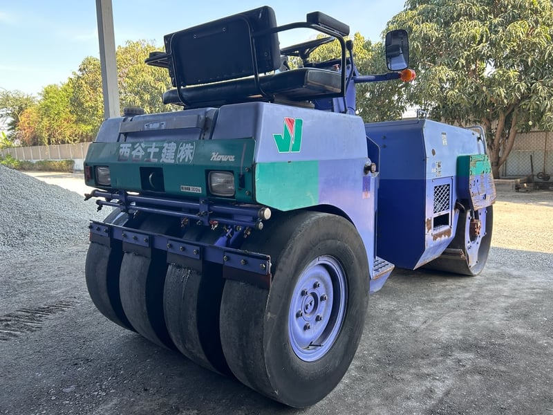 รถบด  KOMASTU JV40CW-3 ล้อหน้าเหล็ก ล้อหลังยาง  ขนาด 4ตัน  ติดต่อ Line jiraroj2909