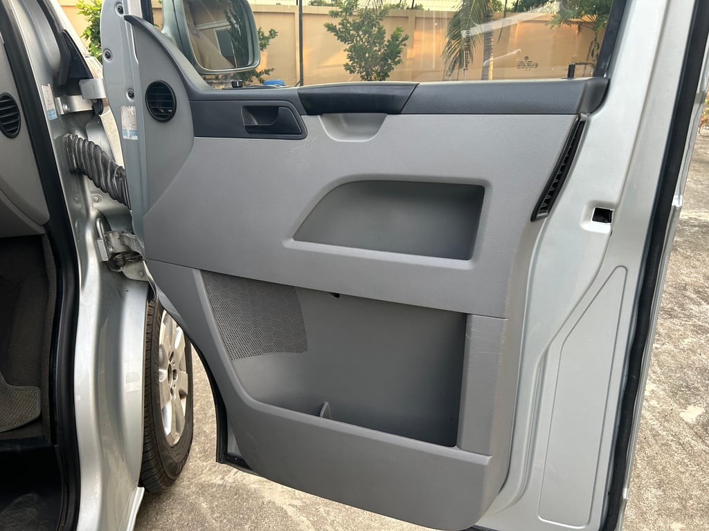 ปี 2005 รถตู้ Volkswagen Caravelle 2.5 TDi รถบ้าน เจ้าของขายเอง