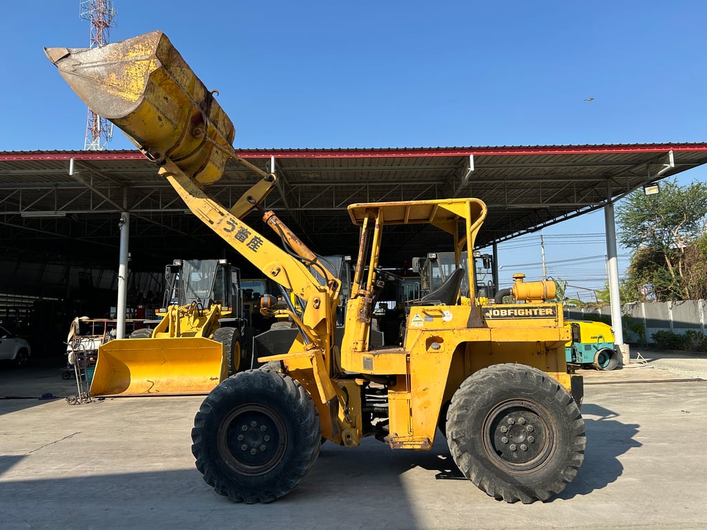 รถตักล้อยาง TOYOTA SDT15 บุ้งกี๋ 1.3 คิว รถเก่านอกนำเข้า ติดต่อ Line jiraroj2909 รถตักล้อยาง TOYOTA SDT15 บุ้งกี๋ 1.3 คิว รถเก่านอกนำเข้า ติดต่อ Line jiraroj2909